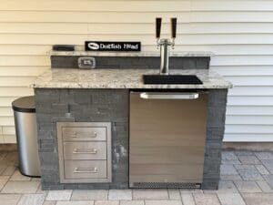 Outdoor Kitchens & Bars